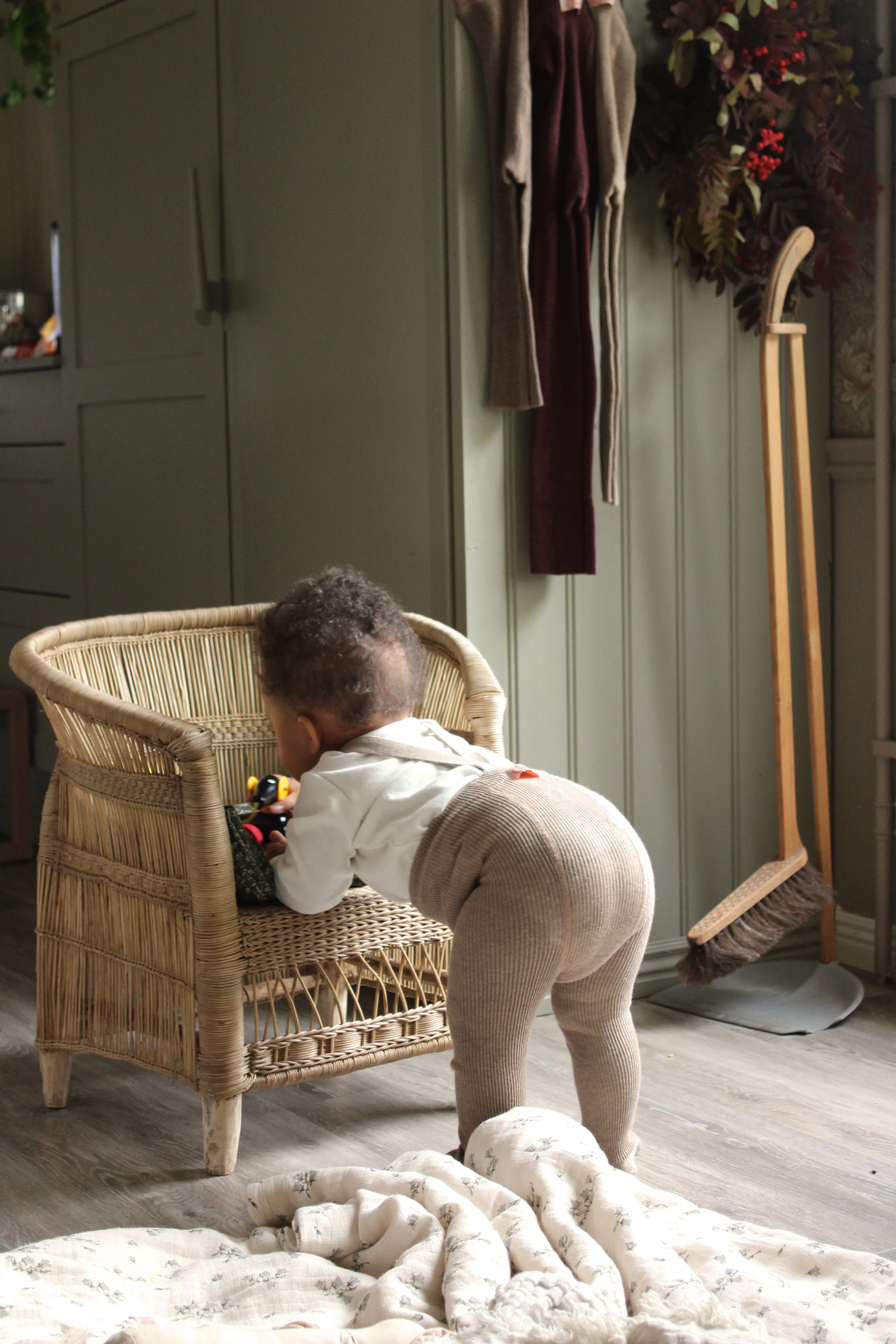 Footed Peanut Blend - Image 5